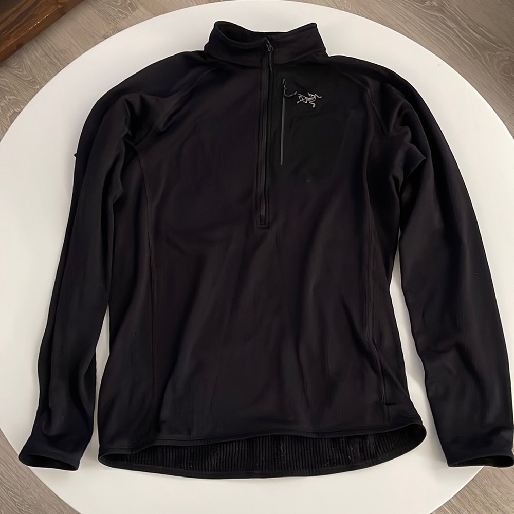 Men’s Arc’teryx zip/pull over long sleeved shirt.